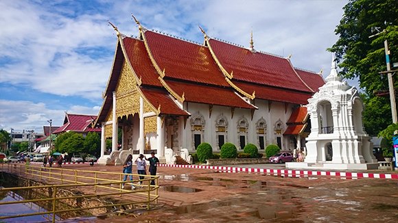 Exploring temples in Chiang Mai